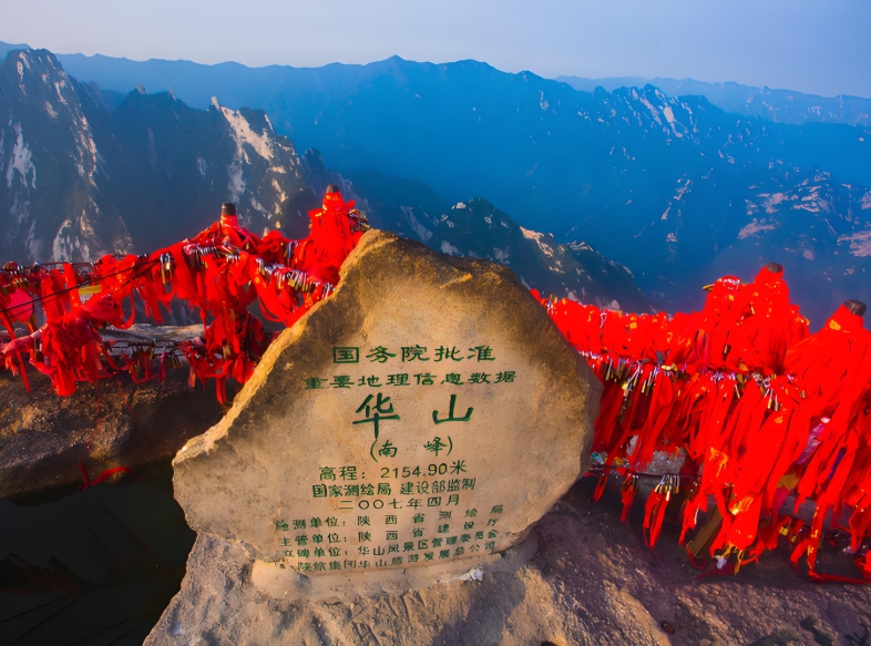 Huashan Mountain Day Tour