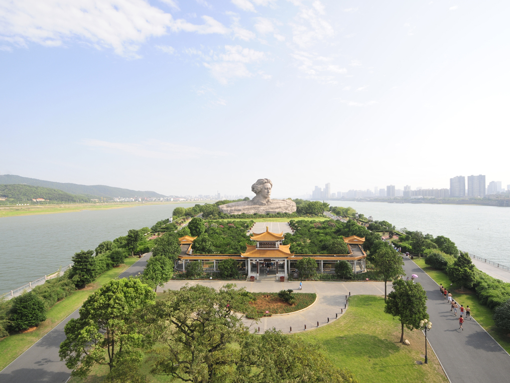Hunan Provincial Museum & Orange Isle Day Tour