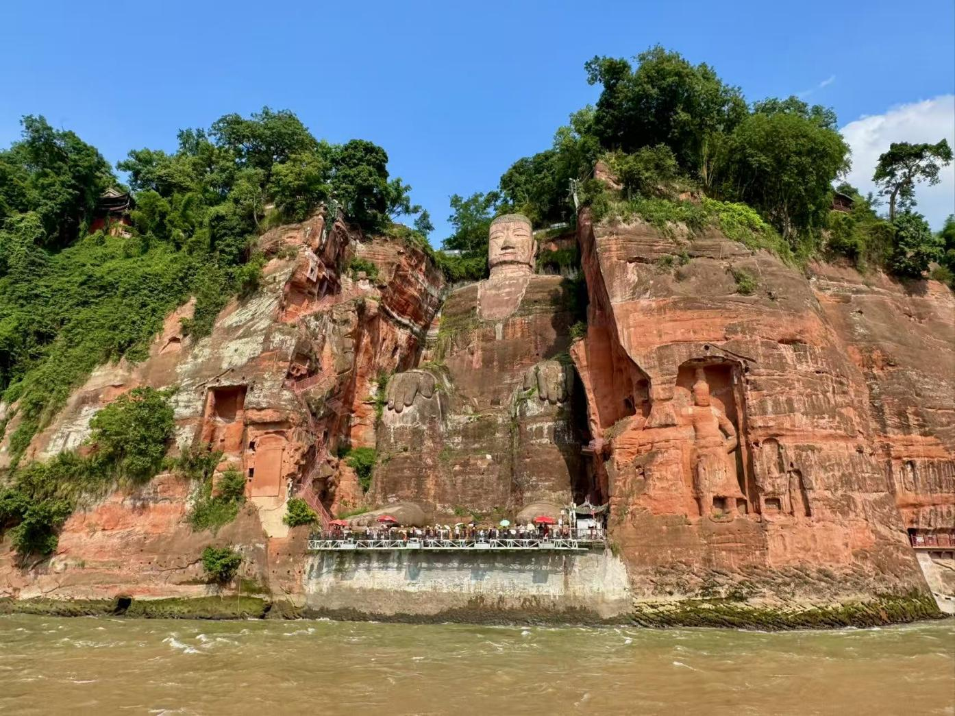 Leshan Giant Buddha & Mount Emei 2-Day Tour
