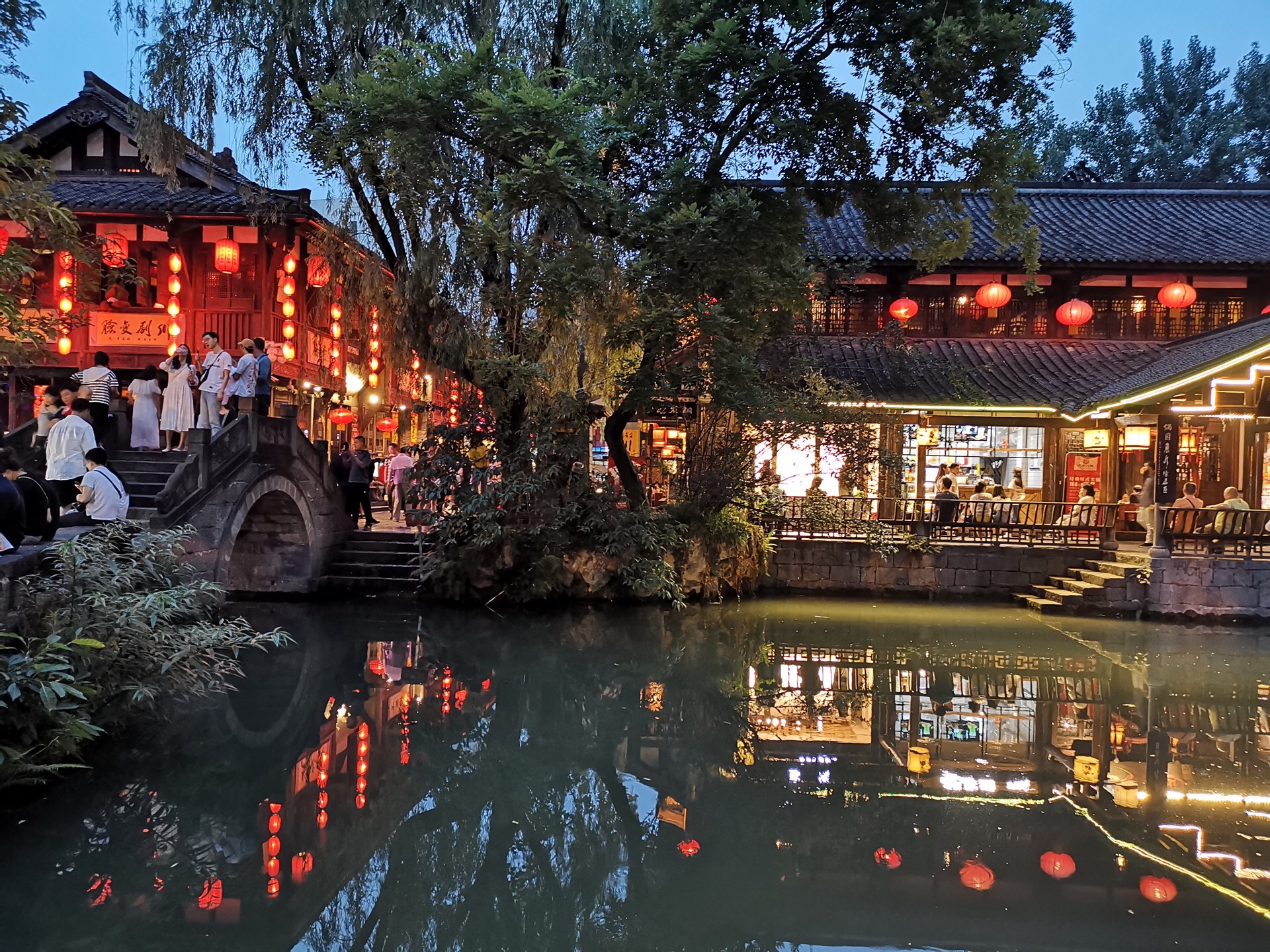 Wuhou Shrine, Jinli, Wenshu Monastery & Wenshufang Day Tour